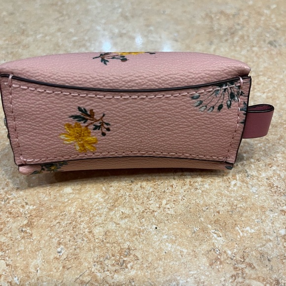 🌸Coach Pink Coin Purse🌸 - Picture 2 of 7